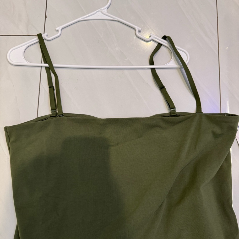NWT Gap Crop Cami - Picture 3 of 6